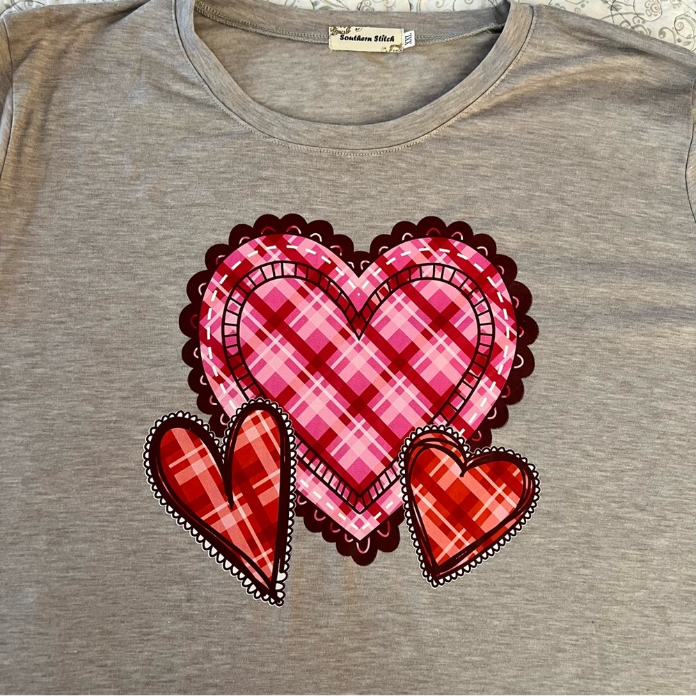 Southern Stitch Fun Tunic-style Gray Tee with Pink & Red Heart Design, Size XXL